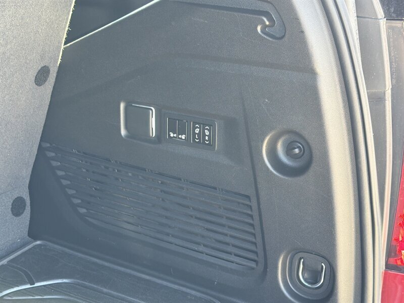 2022 GMC Yukon SLT   - Photo 7 - Lewisville, TX 75057