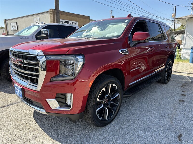 2022 GMC Yukon SLT   - Photo 2 - Lewisville, TX 75057