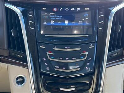 2017 Cadillac Escalade Premium Luxury   - Photo 17 - Lewisville, TX 75057