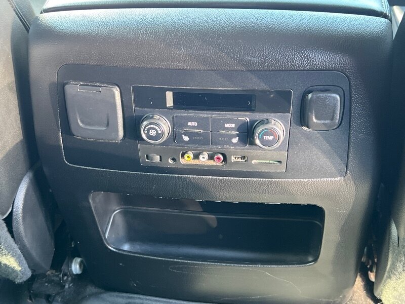 2015 GMC Yukon SLT   - Photo 8 - Lewisville, TX 75057