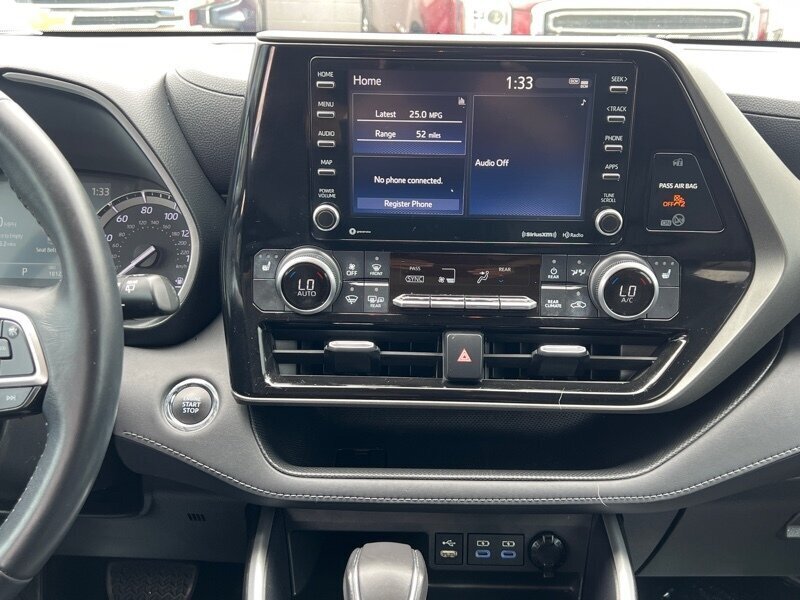 2022 Toyota Highlander XLE   - Photo 19 - Lewisville, TX 75057