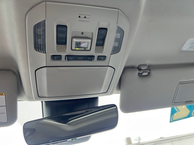 2022 Toyota Highlander XLE   - Photo 37 - Lewisville, TX 75057