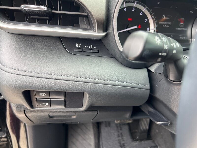 2022 Toyota Highlander XLE   - Photo 26 - Lewisville, TX 75057