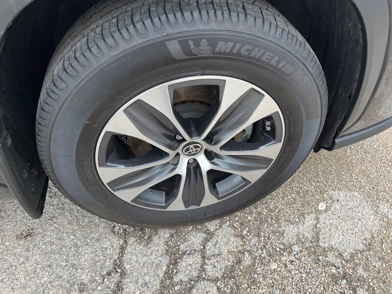 2022 Toyota Highlander XLE   - Photo 35 - Lewisville, TX 75057