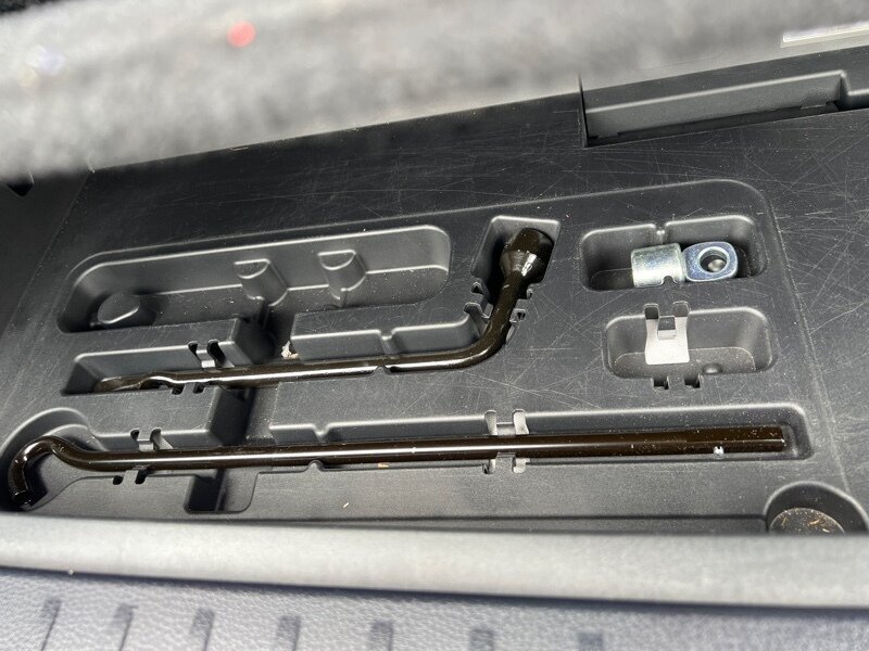 2022 Toyota Highlander XLE   - Photo 9 - Lewisville, TX 75057