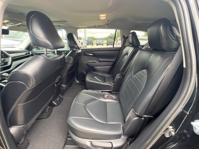 2022 Toyota Highlander XLE   - Photo 11 - Lewisville, TX 75057