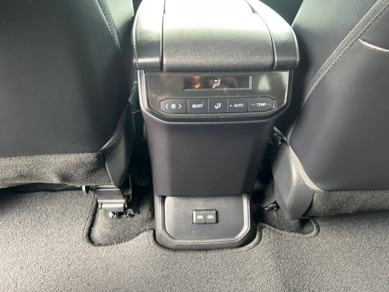 2022 Toyota Highlander XLE   - Photo 14 - Lewisville, TX 75057
