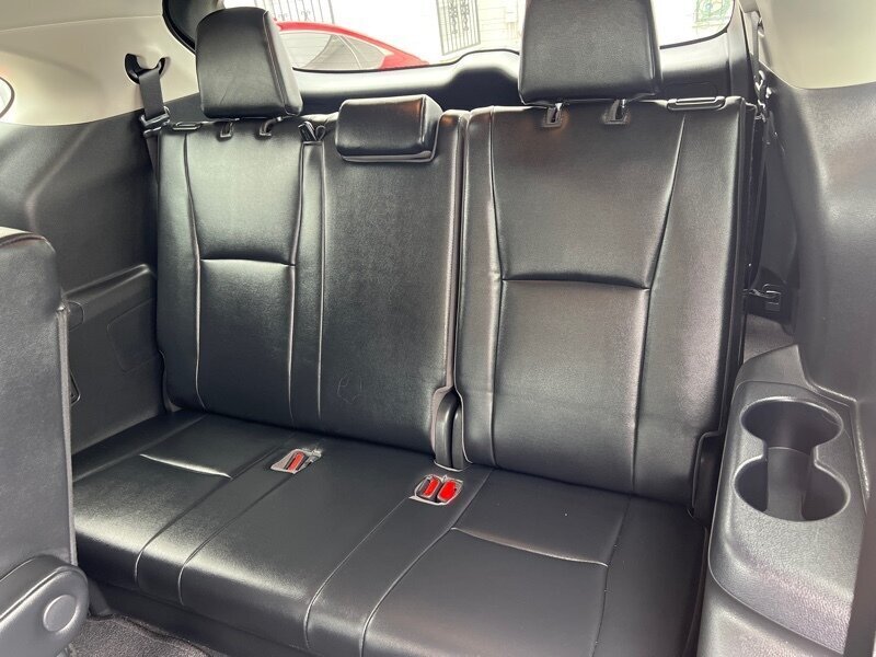 2022 Toyota Highlander XLE   - Photo 10 - Lewisville, TX 75057