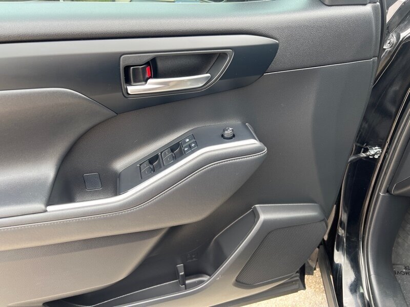 2022 Toyota Highlander XLE   - Photo 22 - Lewisville, TX 75057
