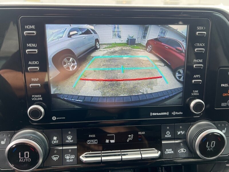 2022 Toyota Highlander XLE   - Photo 30 - Lewisville, TX 75057