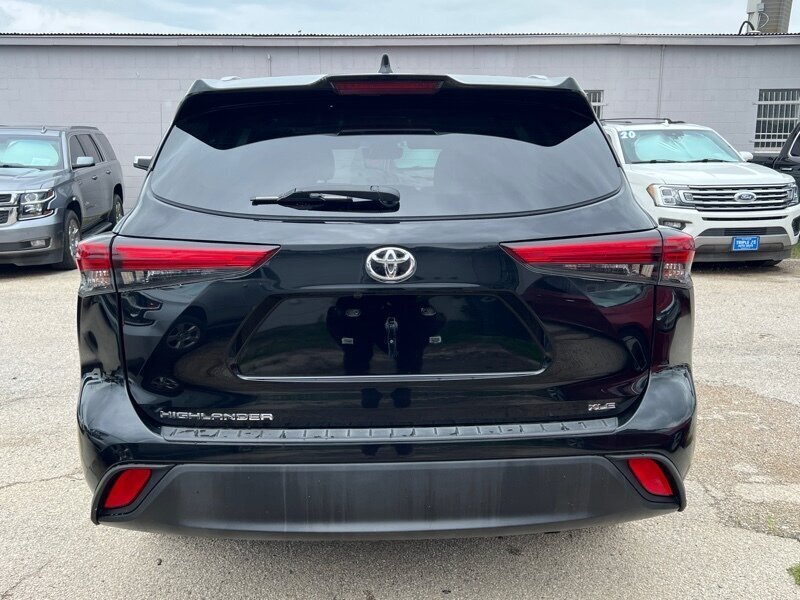 2022 Toyota Highlander XLE   - Photo 5 - Lewisville, TX 75057
