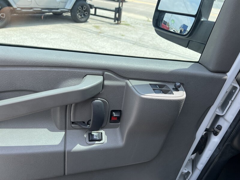 2021 Chevrolet Express 2500   - Photo 22 - Lewisville, TX 75057
