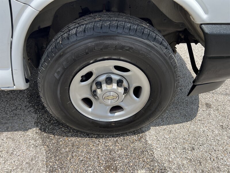 2021 Chevrolet Express 2500   - Photo 30 - Lewisville, TX 75057