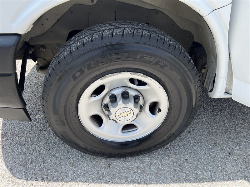 2021 Chevrolet Express 2500   - Photo 31 - Lewisville, TX 75057