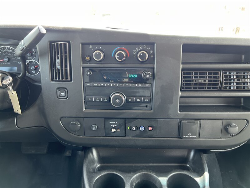 2021 Chevrolet Express 2500   - Photo 17 - Lewisville, TX 75057