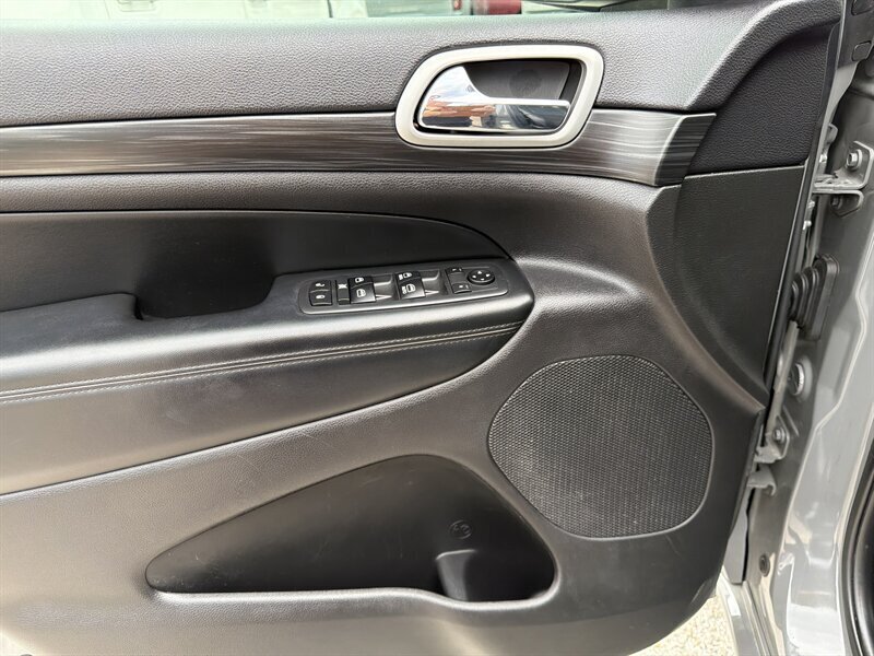 2020 Jeep Grand Cherokee Altitude   - Photo 13 - Lewisville, TX 75057
