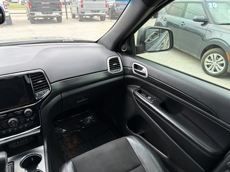 2020 Jeep Grand Cherokee Altitude   - Photo 11 - Lewisville, TX 75057
