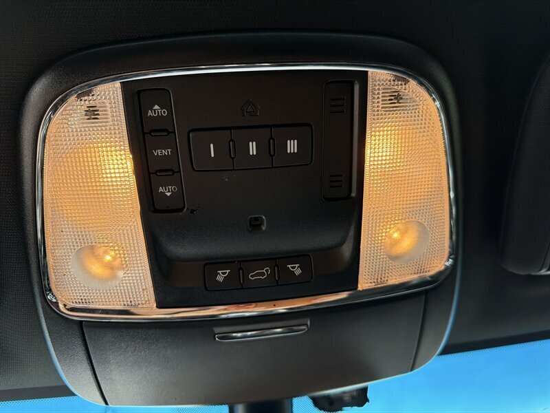 2020 Jeep Grand Cherokee Altitude   - Photo 19 - Lewisville, TX 75057