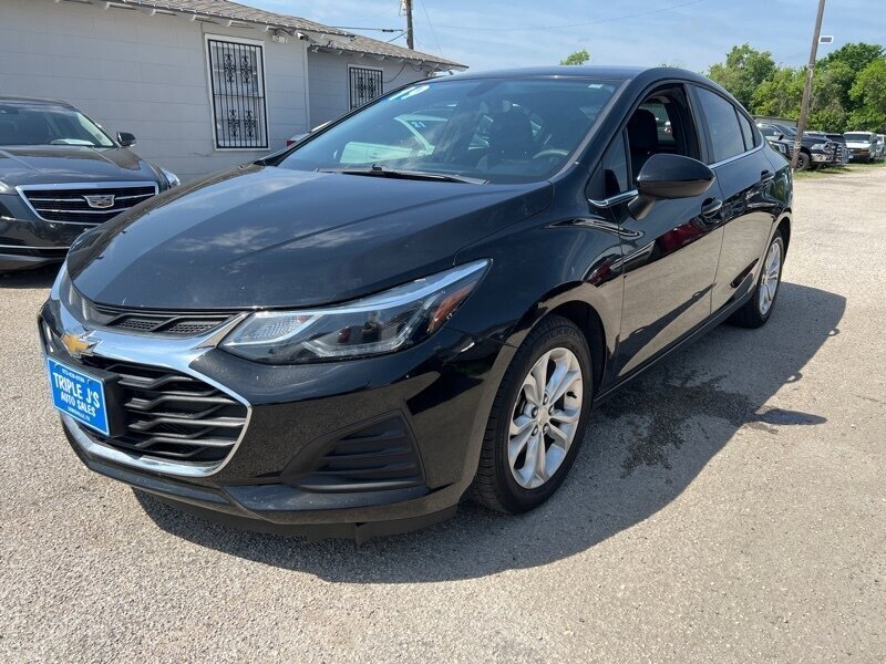 2019 Chevrolet Cruze LT   - Photo 2 - Lewisville, TX 75057