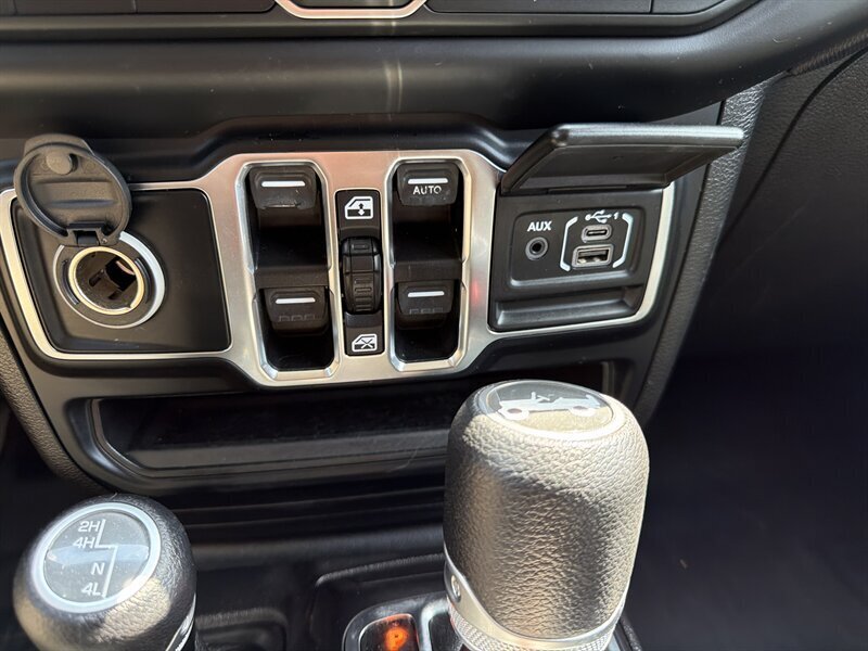 2019 Jeep Wrangler Unlimited Sport   - Photo 23 - Lewisville, TX 75057
