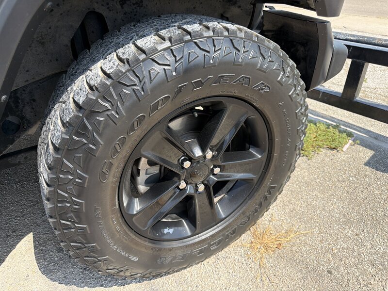 2019 Jeep Wrangler Unlimited Sport   - Photo 27 - Lewisville, TX 75057