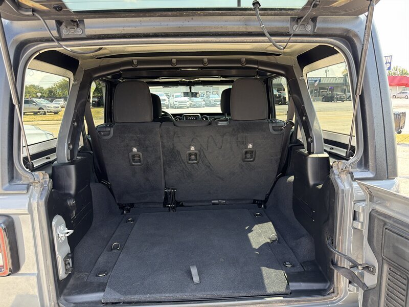 2019 Jeep Wrangler Unlimited Sport   - Photo 6 - Lewisville, TX 75057