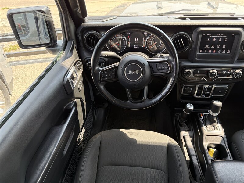 2019 Jeep Wrangler Unlimited Sport   - Photo 12 - Lewisville, TX 75057