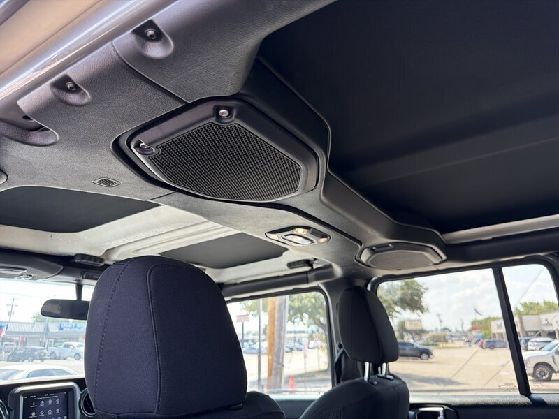 2019 Jeep Wrangler Unlimited Sport   - Photo 9 - Lewisville, TX 75057