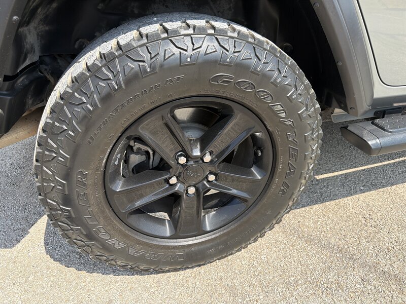 2019 Jeep Wrangler Unlimited Sport   - Photo 26 - Lewisville, TX 75057