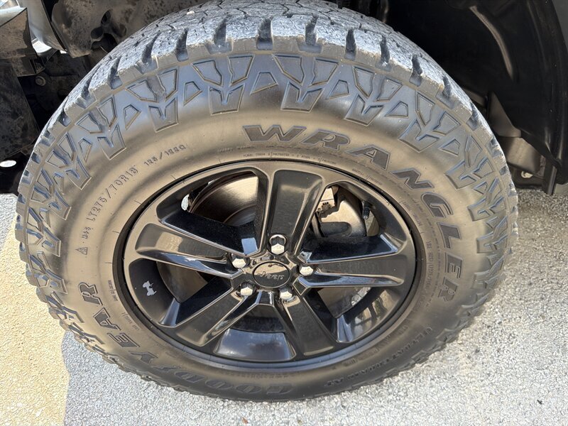 2019 Jeep Wrangler Unlimited Sport   - Photo 24 - Lewisville, TX 75057