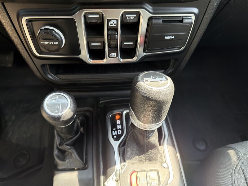 2019 Jeep Wrangler Unlimited Sport   - Photo 22 - Lewisville, TX 75057