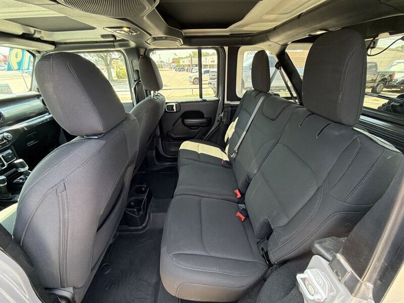 2019 Jeep Wrangler Unlimited Sport   - Photo 8 - Lewisville, TX 75057