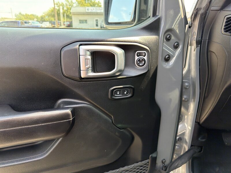 2019 Jeep Wrangler Unlimited Sport   - Photo 14 - Lewisville, TX 75057