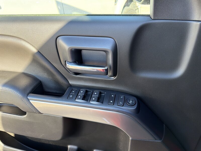 2019 Chevrolet Silverado 1500 LD LT   - Photo 16 - Lewisville, TX 75057