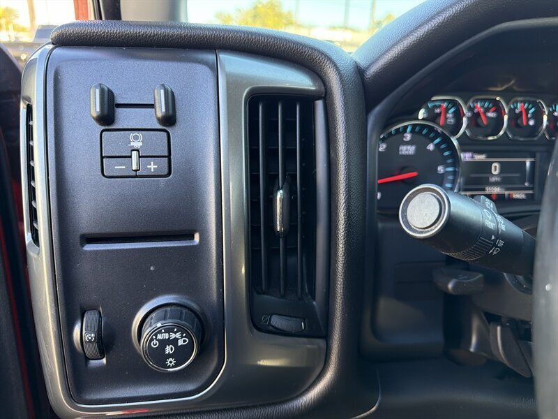 2019 Chevrolet Silverado 1500 LD LT   - Photo 15 - Lewisville, TX 75057