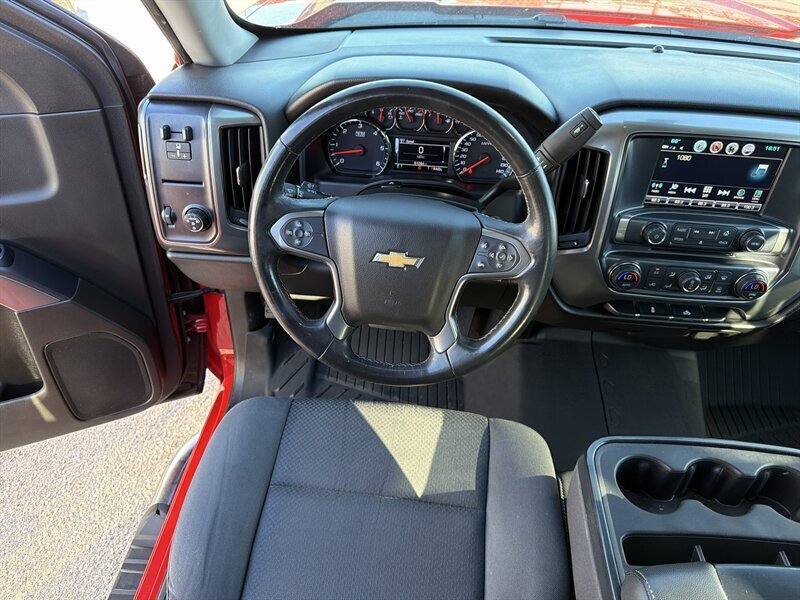 2019 Chevrolet Silverado 1500 LD LT   - Photo 10 - Lewisville, TX 75057