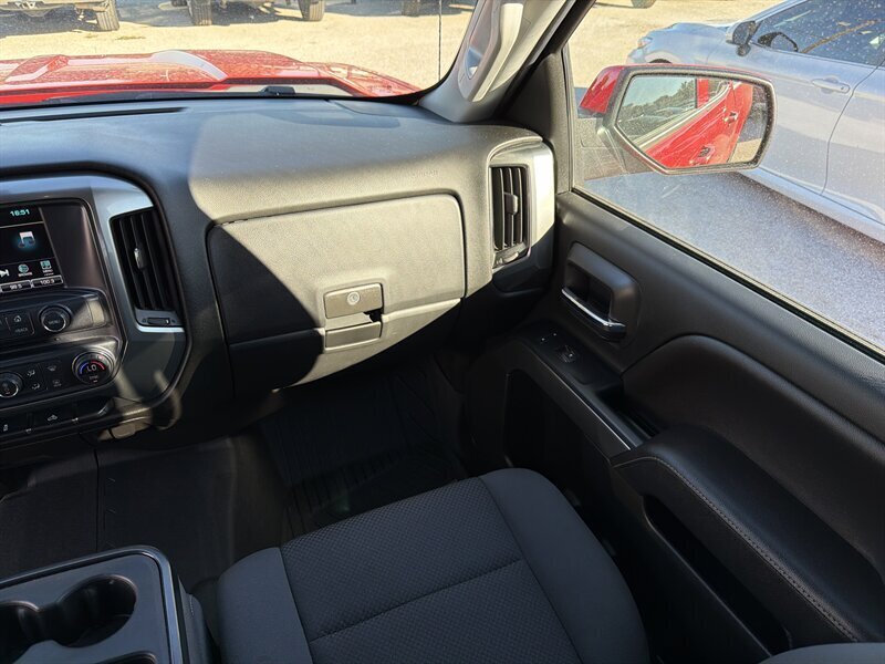 2019 Chevrolet Silverado 1500 LD LT   - Photo 9 - Lewisville, TX 75057