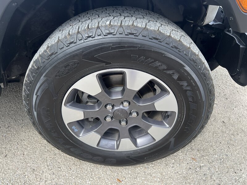 2021 Jeep Wrangler Sahara   - Photo 24 - Lewisville, TX 75057