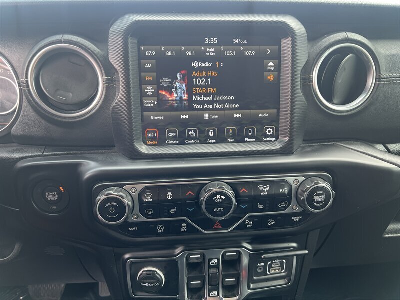 2021 Jeep Wrangler Sahara   - Photo 19 - Lewisville, TX 75057