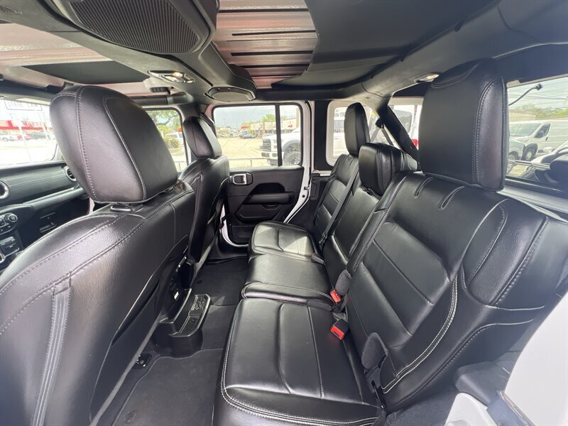 2021 Jeep Wrangler Sahara   - Photo 9 - Lewisville, TX 75057