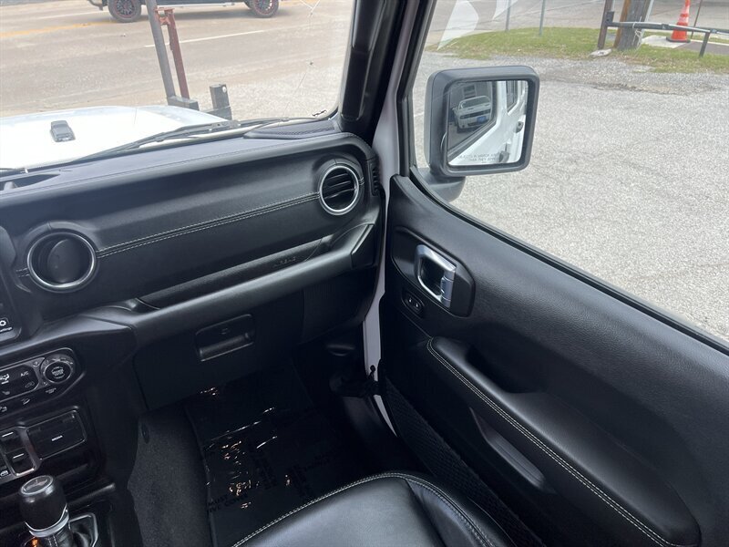 2021 Jeep Wrangler Sahara   - Photo 12 - Lewisville, TX 75057