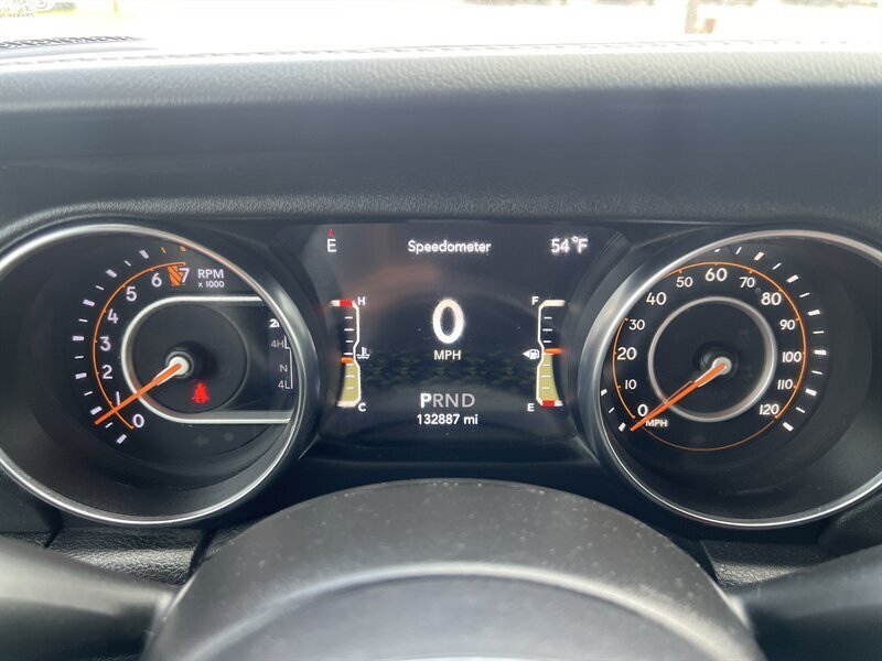 2021 Jeep Wrangler Sahara   - Photo 15 - Lewisville, TX 75057