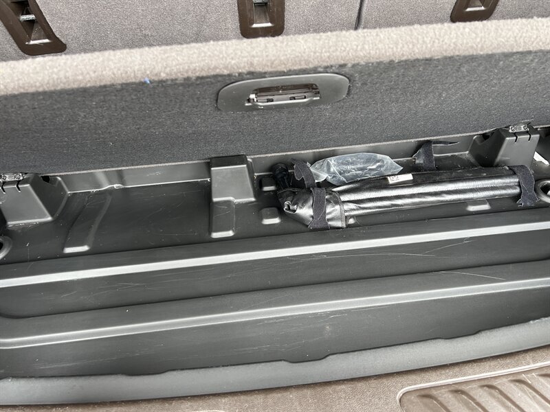 2022 Chevrolet Tahoe LT   - Photo 10 - Lewisville, TX 75057