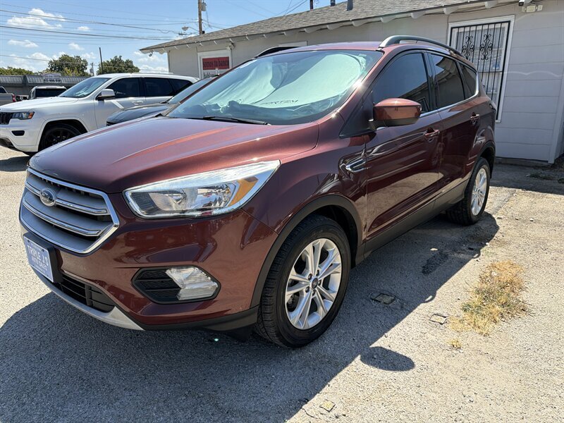 2018 Ford Escape SE   - Photo 2 - Lewisville, TX 75057