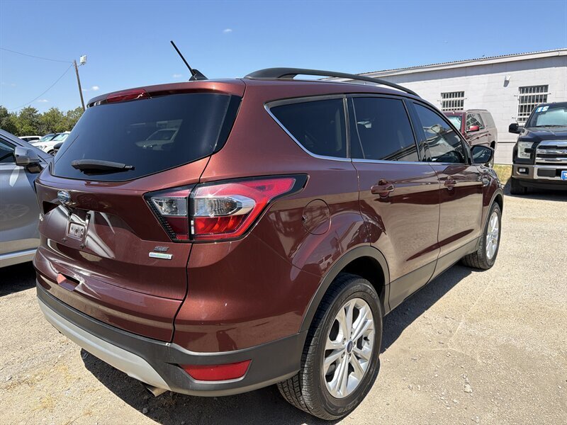 2018 Ford Escape SE   - Photo 4 - Lewisville, TX 75057