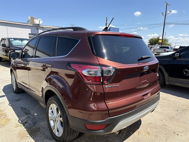 2018 Ford Escape SE   - Photo 3 - Lewisville, TX 75057