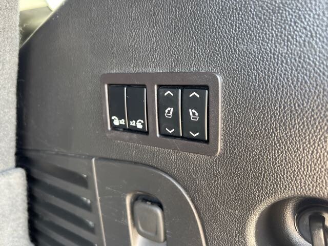2017 GMC Yukon SLT   - Photo 10 - Lewisville, TX 75057