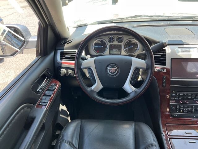 2014 Cadillac Escalade ESV Premium   - Photo 17 - Lewisville, TX 75057