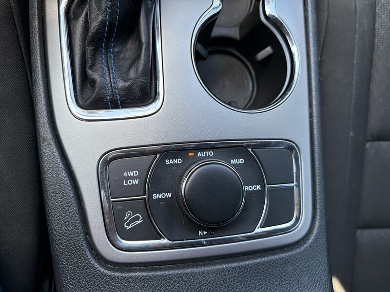 2018 Jeep Grand Cherokee Upland   - Photo 12 - Lewisville, TX 75057