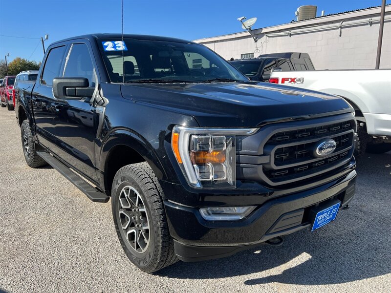2023 Ford F-150 XLT   - Photo 1 - Lewisville, TX 75057
